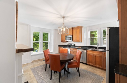 Fifth Ward House | NEW! Stylish Townhome in Mansion District 3BR/1BA