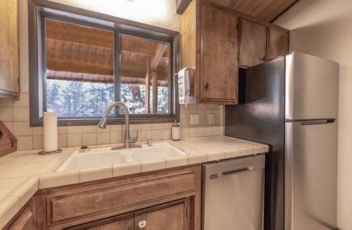 Summit Estates Apartment | New Summit Nest A | Steps to Slopes, Dogs Ok, Cozy