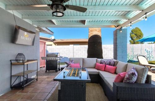 Trail West House | NEW - The Desert Bloomhouse with Heated Pool