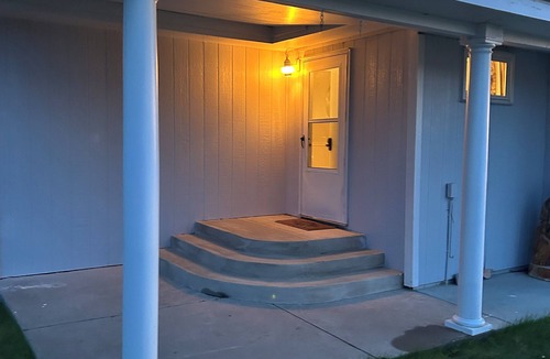 Babb Cottage | New to vacation rental lovely 3-bedroom 2 bath on Duck Lake near Glacier Park