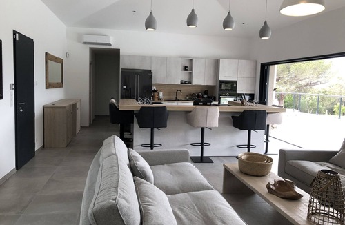 Cirendinu Villa | New villa with 4 bedrooms (4 bathrooms) for 8 people. Sea view