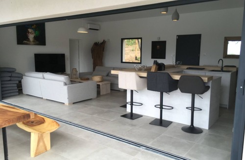Cirendinu Villa | New villa with 4 bedrooms (4 bathrooms) for 8 people. Sea view