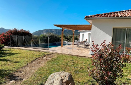 Patrimonio House | New villa with swimming pool overlooking a hectare of land overlooking the vineyard