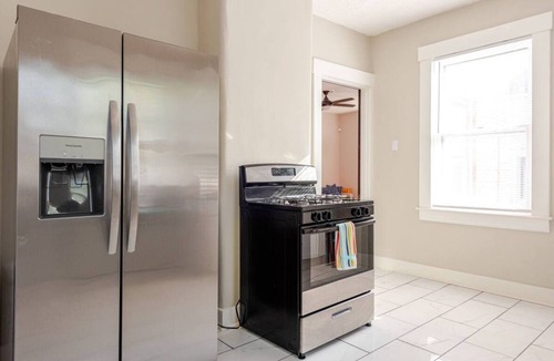 South Louisville House | New! Walk to the Kentucky Derby, U of L Football, and Jim Patterson Stadium!