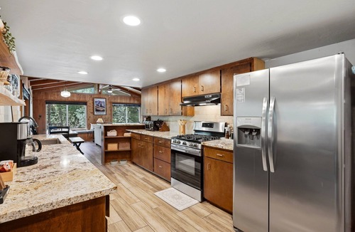 Yosemite Forks Cabin | New! Whispering Falls with spa/firepit/BBQ/EV/pet friendly!