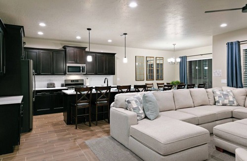 Hurricane House | NEW! Zions Village Luxurious Rental 7 Bedroom/6 Bath w/private hot tub