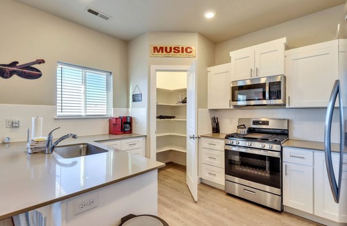 Cedar City House | Newer townhome in Cedar City, 3 bdrm/2 bath 2 level private home