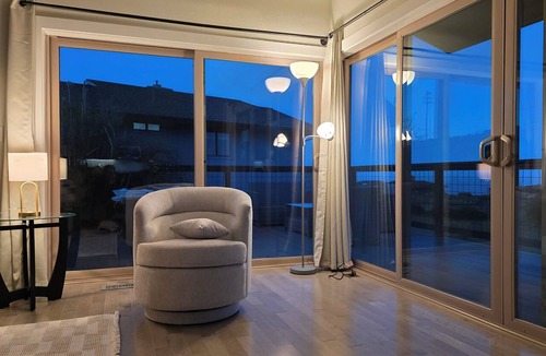 Manchester House | Newly Built Contemporary Home With Ocean Views, Deck, Private Beach Access,AC/WD