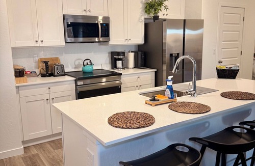Pumpkin Center House | Newly built, stylish 3BR/2BA home in a quiet Bakersfield neighborhood.