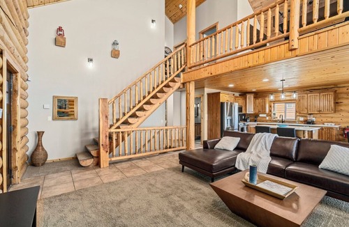 Harbor Village Cabin | Newly Remodeled Bear Lake Lodge. Panoramic Lake Views. 15 Min From Beaver Mtn!
