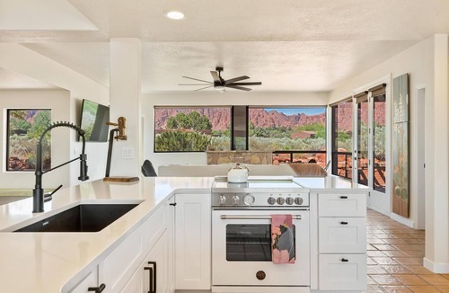 Kayenta House | Newly Remolded! Stellar Mountain Views!