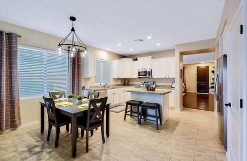 Westwing Mountain House | Newly Renovated 4 Bedroom House near hiking and lots of restaurants