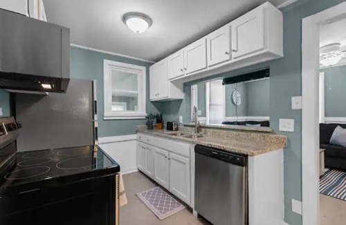 Fox Hill - Grandview House | Newly-Renovated Beach Bungalow-Walk to Beach