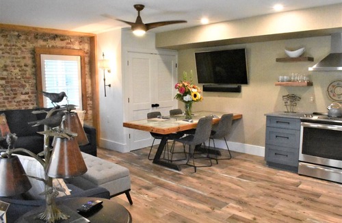 Ansonborough Apartment | Newly renovated carriage house walking distance to King Street, parks, and more!