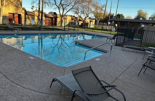 Village Grove House | Newly renovated *Close to Old Town Scottsdale*work area, Wi-Fi, large TV