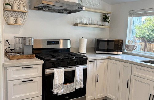 Ukiah House | Newly renovated home walkable to Downtown/Restaurants/Park