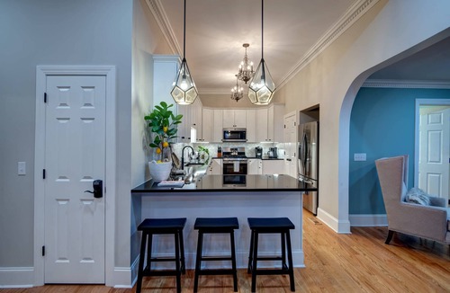 Skaneateles House | Newly renovated pet friendly five bedroom property! Walk to village!