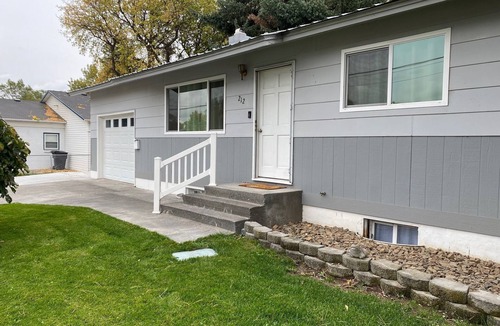 Shelley House | Newly updated 5-bedroom house with AC and WiFi in charming Shelley