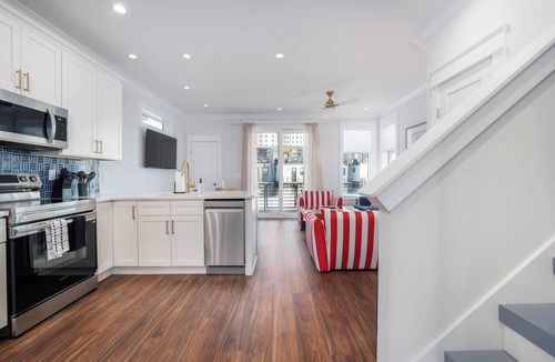 River District Boat Rental | Newport at The Cove Riverwalk Villas
