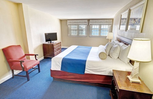 Yachting Village Resort | Newport Harbor front Luxury Resort, Two Bedroom with indoor/outdoor pools