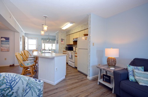 Midtown Ocean City Condo | Nice 2 bedroom condo with pristine hardwood floors, free WiFi, and an outdoor pool located midtown and only a block to the beach!