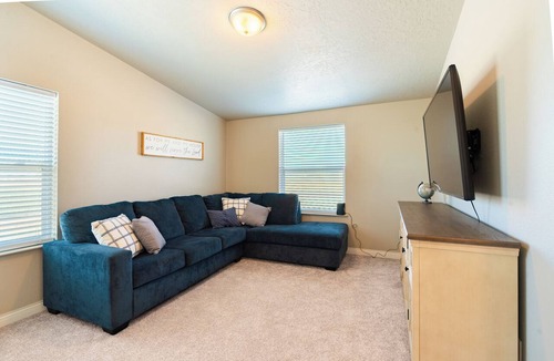 Cassia County House | Nice 3-bedroom house ,1 King 3 Queens and 2 Full Bath, with AC in Oakley