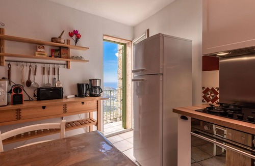 SantʼAntonino Apartment | Nice apartment for 6 people with WIFI, TV, terrace and panoramic view