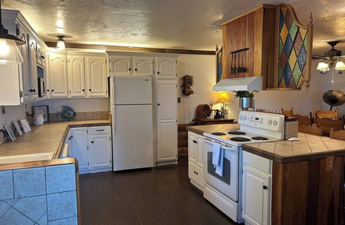 Three Rivers Cabin | No Cleaning Fee ~ Awesome Views~8Beds~Near Restaurants & Sequoia Park