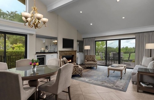 Napa Hotel | No Dull Moments! 4 Spacious Suites w/Kitchens, Pool, Onsite Golf, FREE Parking!