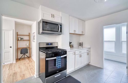 Uptown House | Nob Hill 2BR Sleeps 6 Steps to NW 23rd