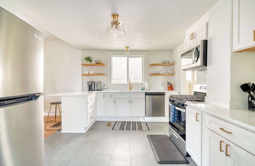 Uptown House | Nob Hill 2BR Sleeps 6 Steps to NW 23rd