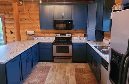 Lindseyville House | Nolin Lake Log Cabin ~ Beautiful Water Views ~ Great Family Getaway!