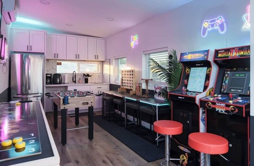 Normal Heights Apartment | North Park 5 Beds Rooftop Cinema & Activities
