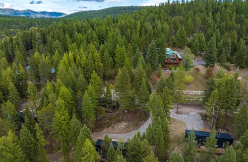Whitefish Ski Chalet | North Star Ranch Chalet 13 beds, events okay with approval and additional fee