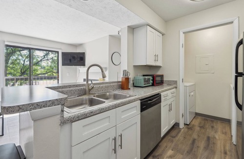 Columbus Apartment | Northwoods 8208-2B I 2 Bed 1 Bath
