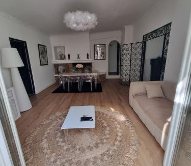 Tavaco House | NOUVEAU - Logement insolite ! Maison en bord de rivière