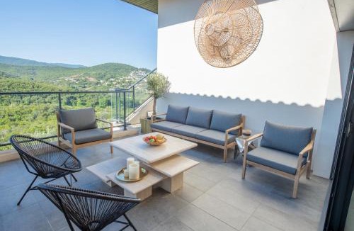 Molini Villa | NOUVEAUTÉ ! Magnifique villa de standing avec piscine, entre mer et montagnes, à 3 minutes des plus belles plages de la rive sud