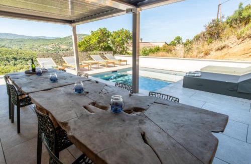 Molini Villa | NOUVEAUTÉ ! Magnifique villa de standing avec piscine, entre mer et montagnes, à 3 minutes des plus belles plages de la rive sud