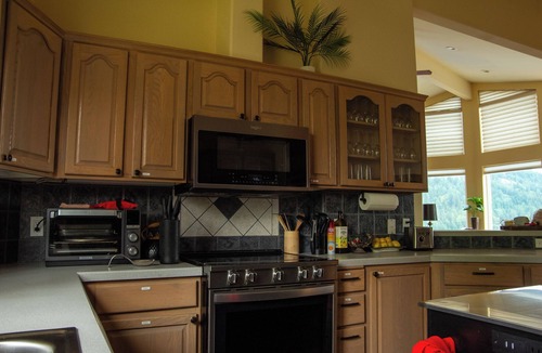 Hayden View Estates House | Now Open! Pure Relaxation · Breathtaking Views · Sunny Yard · Pool · Gym · Bar