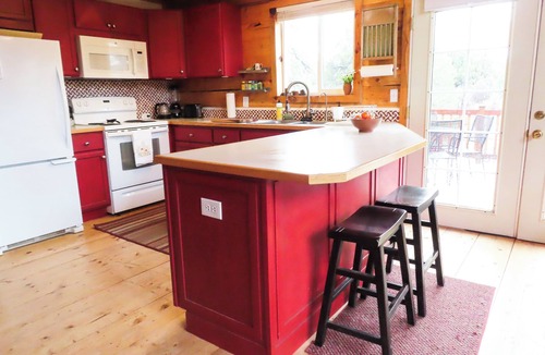 Zion National Park East Entrance Cabin | Nuthatch Cabin: A cozy, peaceful cabin bordering Zion National Park