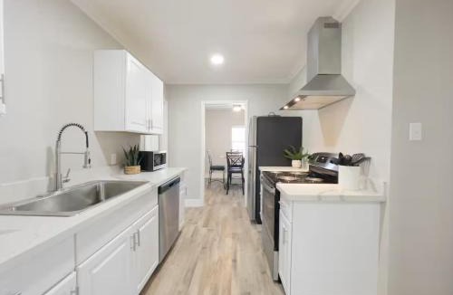 Visalia House | Ocean Breeze Pet-Friendly Sequoia Home