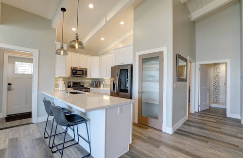 Morro Bay Condo | Ocean front, rock views: Salty Sister at Morro Rock