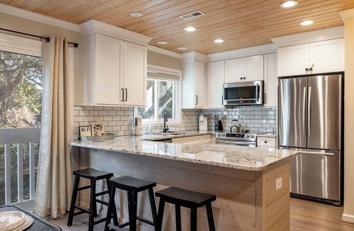 Pine Knoll Shores Condo | Ocean Glen 12, Almost Oceanfront 3BR 2.5BA Condo at Pine Knoll Shores!