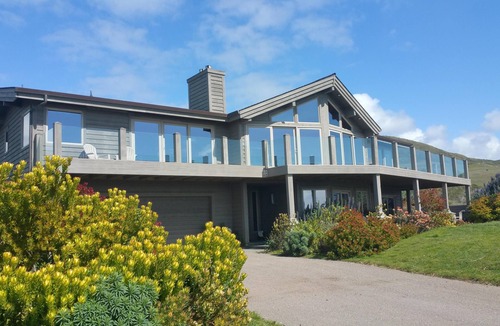 Sereno del Mar House | OCEAN VIEWS FROM EVERY ROOM! - WALK TO BEACH! - FREE WIFI! - 3,300 sqft
