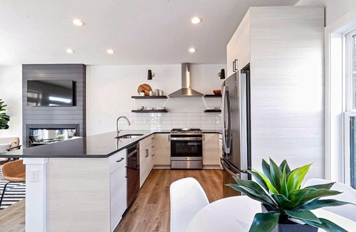 Northeast Virginia Beach Villa | Ocean Views, Rooftop Deck, Modern Design