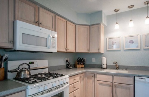Lighthouse District Condo | Ocean Wave A - Monterey Condo - Oceanview Cannery Row