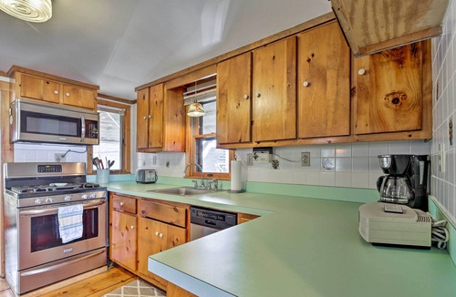 Brant Rock House | Oceanfront Cape Cod Home w/Porch, Yard + Grill!