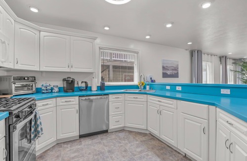 Ocean View House | Oceanfront Cozy Beach Duplex