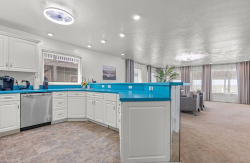 Ocean View House | Oceanfront Cozy Beach Duplex
