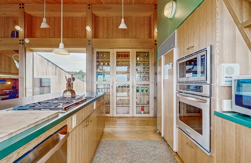 Sea Ranch House | Oceanfront estate with private hot tub & courtyard, dogs welcome